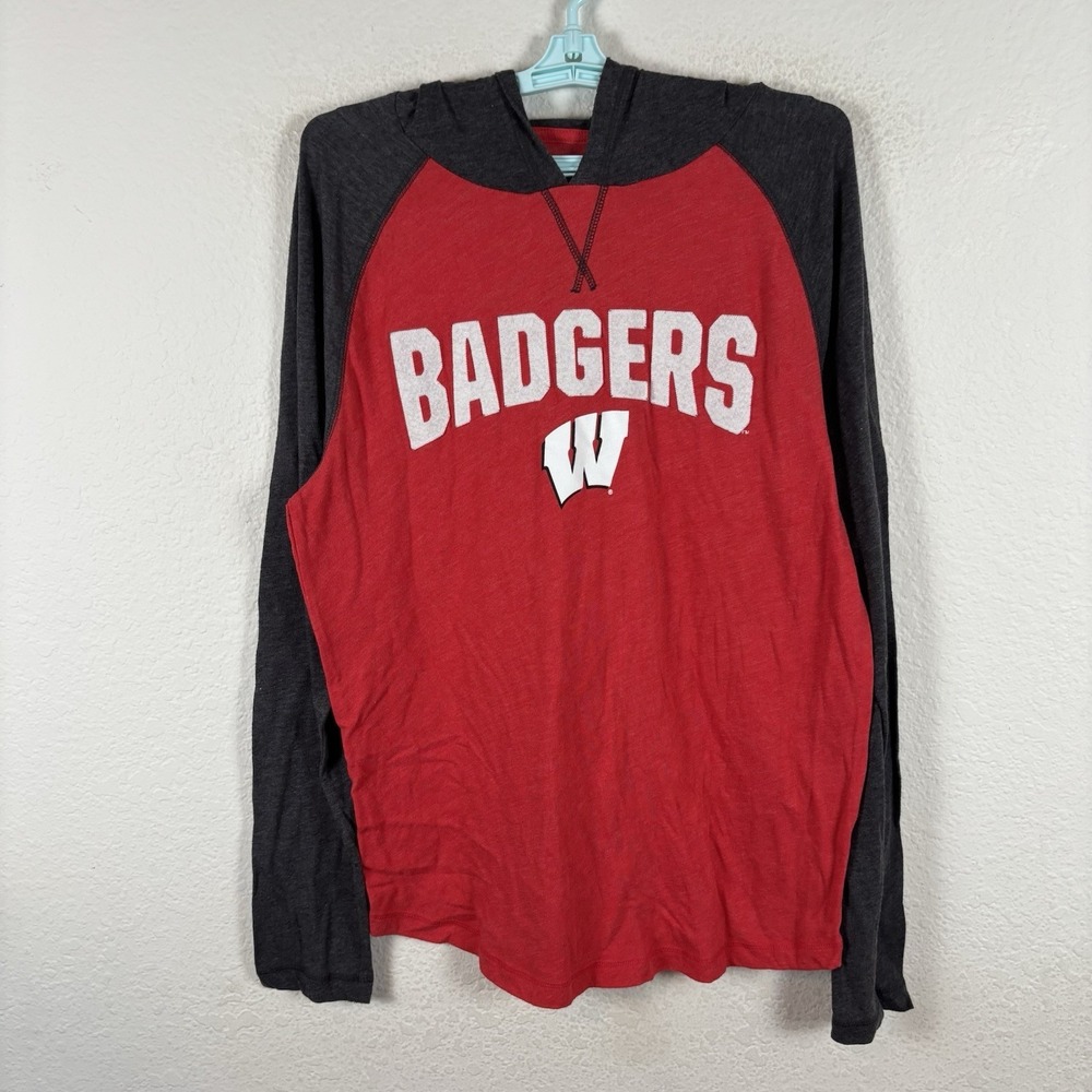 Wisconsin Badgers Box Seat Mens T Shirt Sz L Large Short Sleeve Hood Good